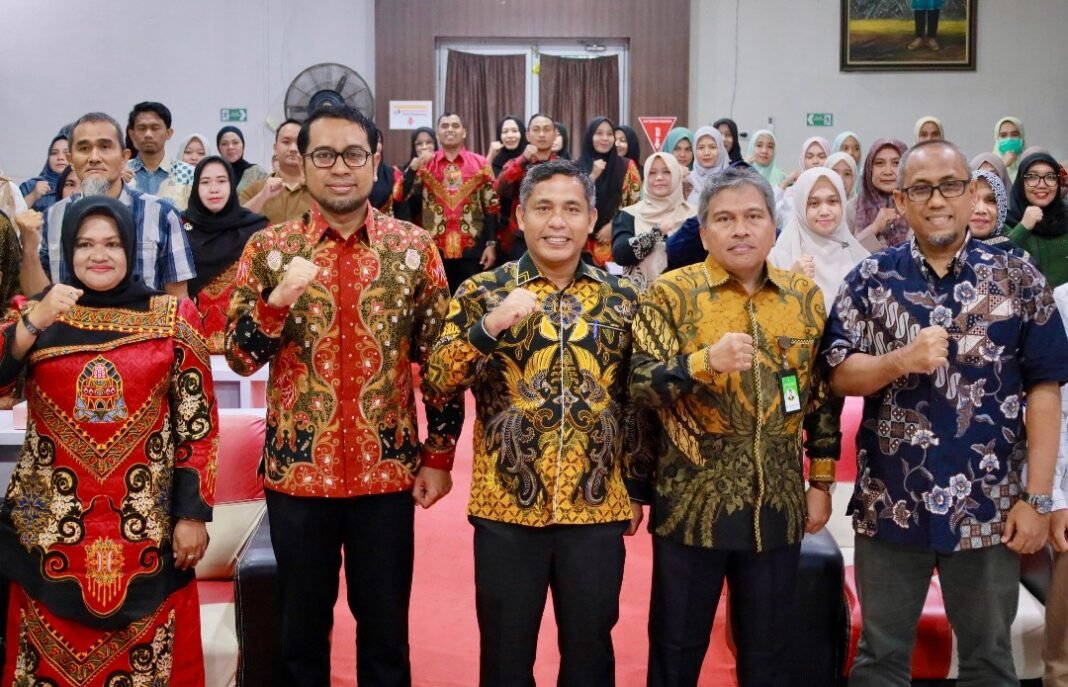 Plt Sekda Aceh Barat Dr.Kurdi Buka Seminar Comprehensive Acute Cardiac Care di RSUD Cut Nyak Dien Plt Sekda Aceh Barat Dr.Kurdi Buka Seminar Comprehensive Acute Cardiac Care di RSUD Cut Nyak Dien