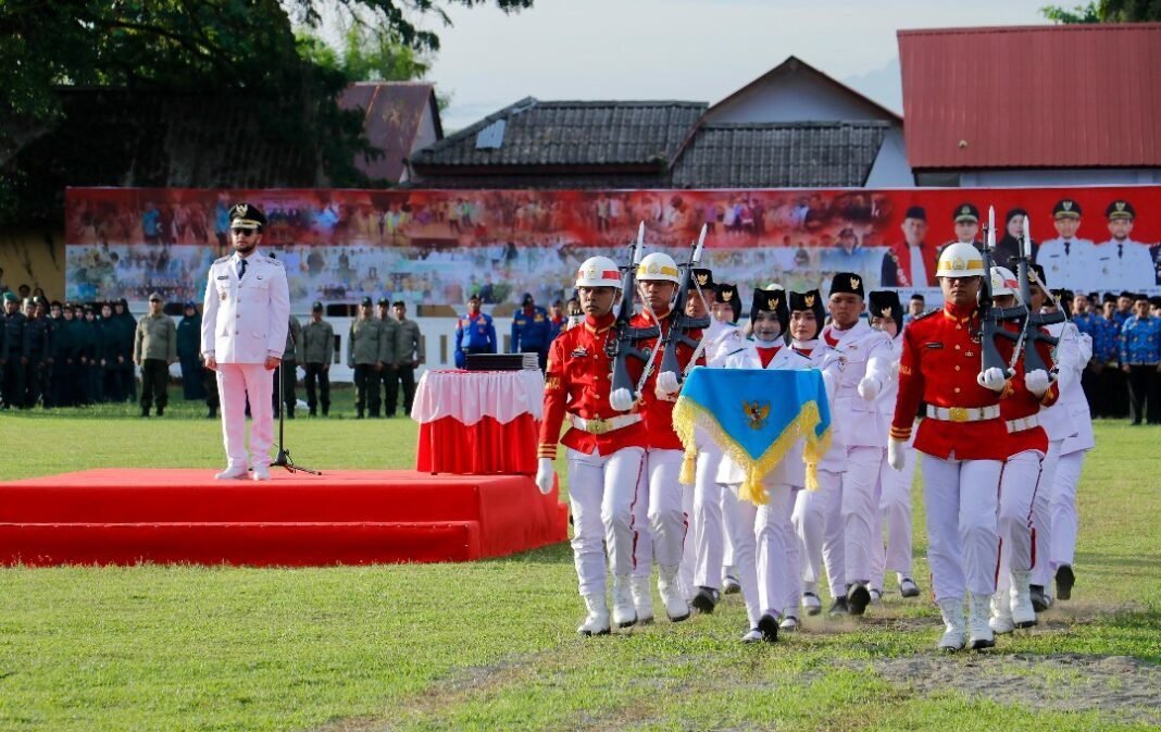 Wabup Aceh Barat Said Fadhiel SH Pimpin Upacara Penurunan Bendera Merah Putih di HUT RI ke 81 di Meulaboh Wabup Aceh Barat Said Fadhiel SH Pimpin Upacara Penurunan Bendera Merah Putih di HUT RI ke 81 di Meulaboh