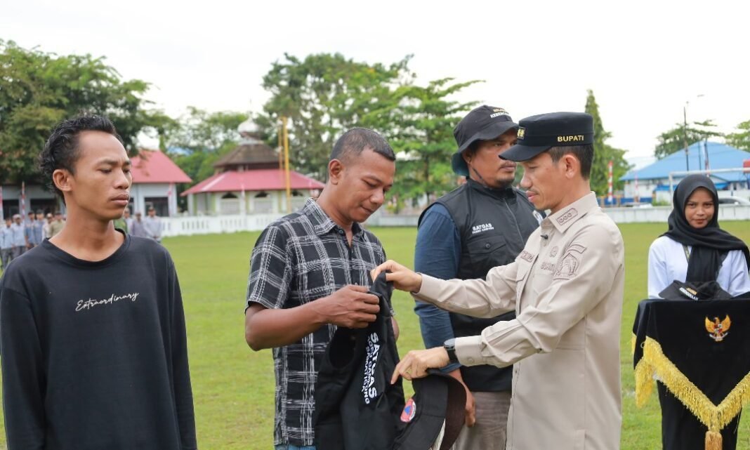 Bupati Aceh Barat Pimpin Apel Siaga Sat Linmas dan Pageu Gampong,Berlangsung di Lapangan Teuku Umar Meulaboh Bupati Aceh Barat Pimpin Apel Siaga Sat Linmas dan Pageu Gampong,Berlangsung di Lapangan Teuku Umar Meulaboh