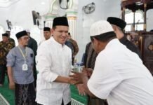 Wagub Aceh Dek Fadh Hadiri Maulid Bersama Anak Yatim di Teupin Raya