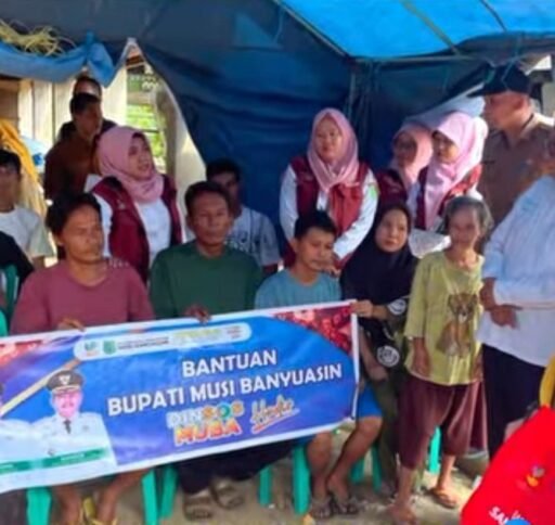 Bupati Muba berikan bantuan untuk korban kebakaran di Desa Teluk Kecamatan Lais Bupati Muba berikan bantuan untuk korban kebakaran di Desa Teluk Kecamatan Lais