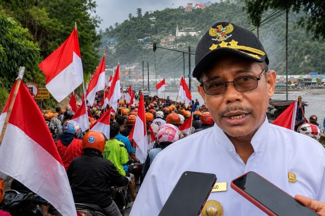 Kolaborasi Distrik Pariwari, Pangkalan Ojek, dan Fans World Cup 2026 Meriahkan Pawai Merah Putih Di Fakfak. Kolaborasi Distrik Pariwari, Pangkalan Ojek, dan Fans World Cup 2026 Meriahkan Pawai Merah Putih Di Fakfak.