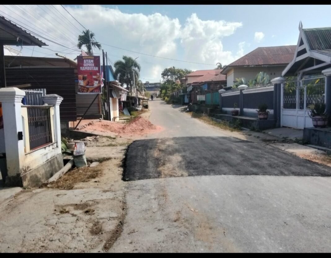 Proyek “Siluman” di Kelurahan Wowawanggu Dipertanyakan, Aktivitas Pengaspalan Tanpa Papan Informasi Disorot Proyek “Siluman” di Kelurahan Wowawanggu Dipertanyakan, Aktivitas Pengaspalan Tanpa Papan Informasi Disorot