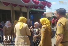 Acara Anak Sekolah Ibuk Wali Kota Turun di Wilaya Keluraan Sedayu Gang 4 Mengenai Anak Sekolah PAUD Surabaya