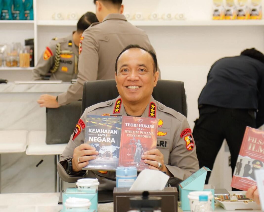 *48 BUKU TERBIT SEJAK PUSAT STUDI KEPOLISIAN DIRESMIKAN, JADI BEKAL ANGGOTA POLRI* *48 BUKU TERBIT SEJAK PUSAT STUDI KEPOLISIAN DIRESMIKAN, JADI BEKAL ANGGOTA POLRI*