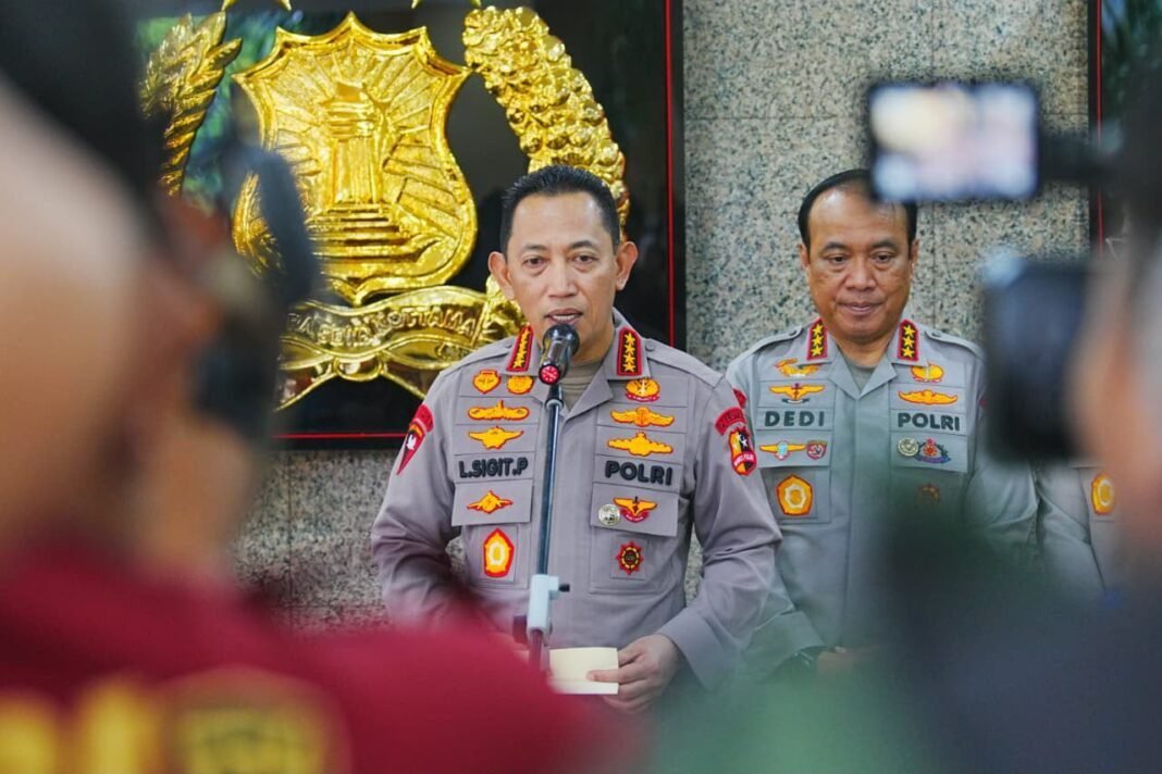 (*Kapolri Instruksikan Jajaran Siaga Hadapi Dampak Erupsi Gunung Anak Krakatau*) (*Kapolri Instruksikan Jajaran Siaga Hadapi Dampak Erupsi Gunung Anak Krakatau*)