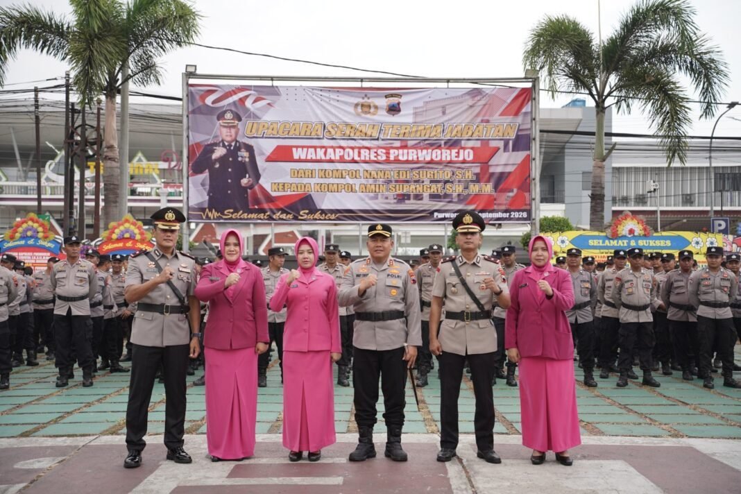 KAPOLRES PURWOREJO PIMPIN LANGSUNG UPACARA SERTIJAB WAKAPOLRES PURWOREJO KAPOLRES PURWOREJO PIMPIN LANGSUNG UPACARA SERTIJAB WAKAPOLRES PURWOREJO
