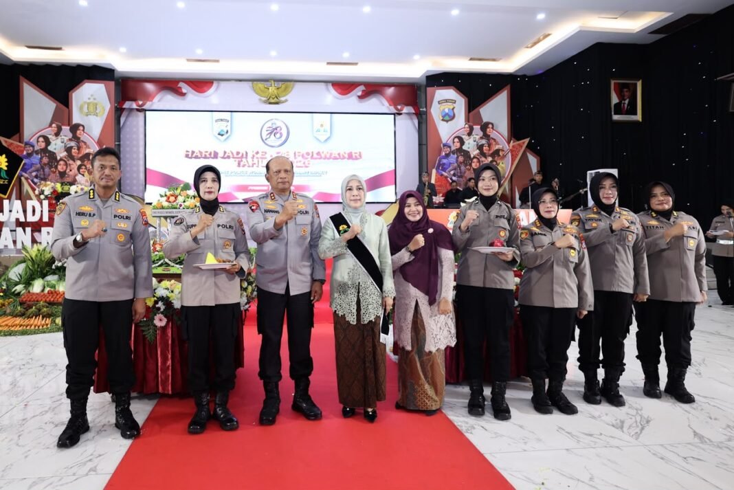 *Hari Jadi Ke-78 Polwan RI,Kapolda Jatim Polwan Harus Profesional Dan Beri Dampak Nyata Bagi Masyarakat* *Hari Jadi Ke-78 Polwan RI,Kapolda Jatim Polwan Harus Profesional Dan Beri Dampak Nyata Bagi Masyarakat*