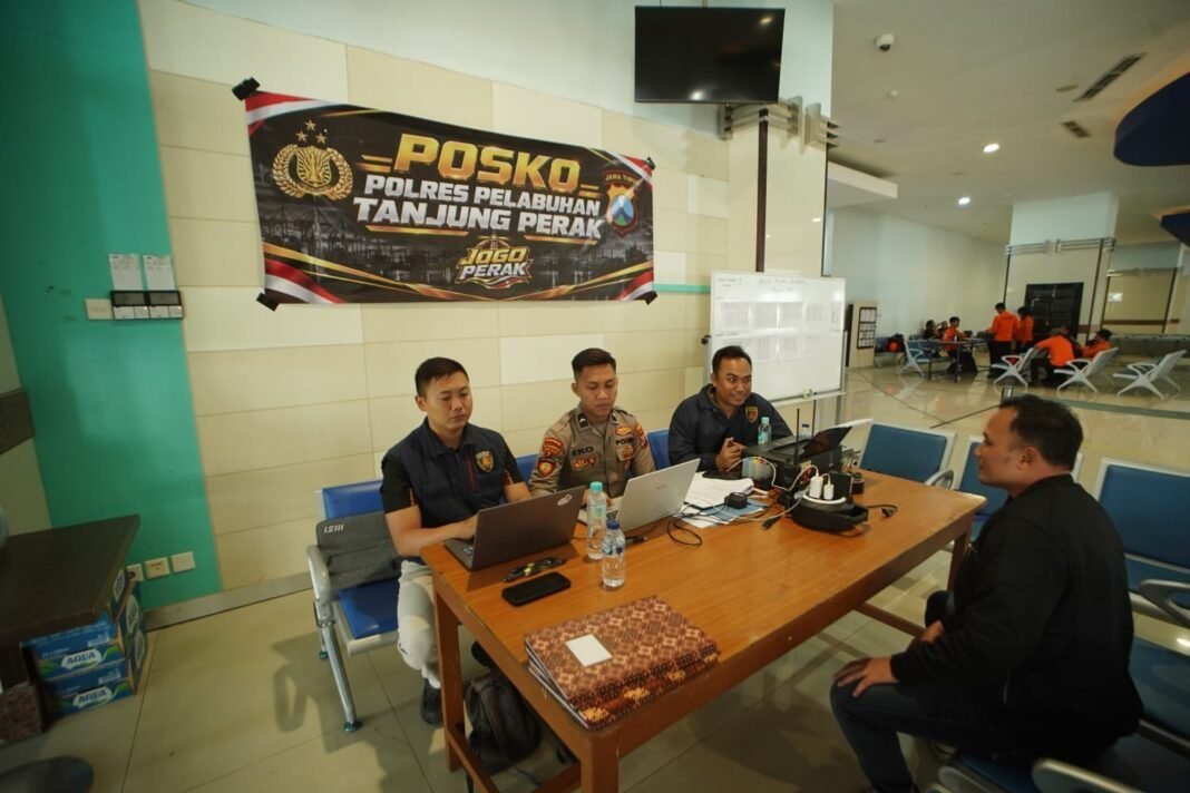 Polres Pelabuhan Tanjung Perak Gerak Cepat, Dirikan Posko Korban KM Virgo Transport 8 Polres Pelabuhan Tanjung Perak Gerak Cepat, Dirikan Posko Korban KM Virgo Transport 8