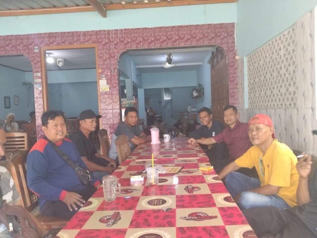 ALUMNI SMP N5 KUTOARJO, ANGKATAN 97 GELAR TAMASYA, ARISAN DAN KULINERAN DI PANTAI JATIMALANG* ALUMNI SMP N5 KUTOARJO, ANGKATAN 97 GELAR TAMASYA, ARISAN DAN KULINERAN DI PANTAI JATIMALANG*
