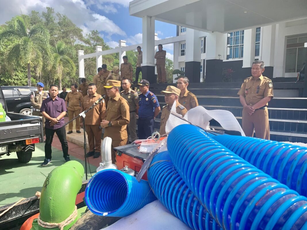 Atasi Kekeringan, Bupati Konawe Selatan Salurkan Bantuan Pompa Air ke 70 Kelompok Tani Atasi Kekeringan, Bupati Konawe Selatan Salurkan Bantuan Pompa Air ke 70 Kelompok Tani