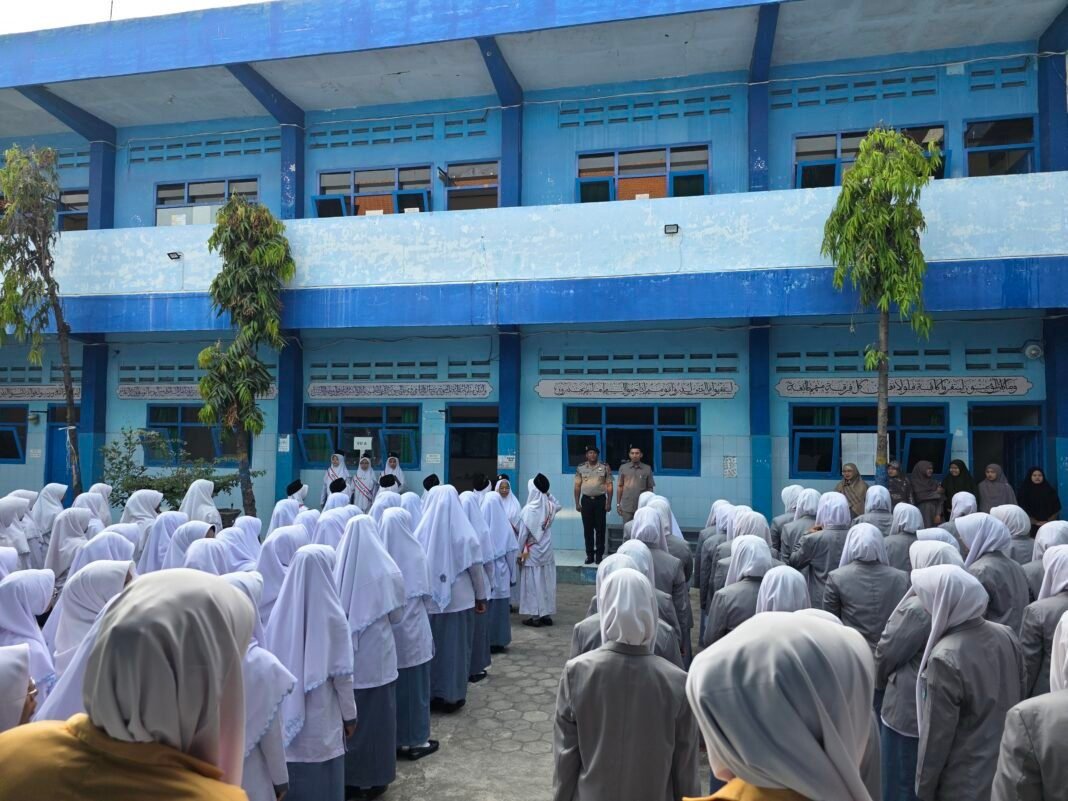 Polres Lamongan Bangun Kesadaran Hukum Pelajar Se-Kabupaten Polres Lamongan Bangun Kesadaran Hukum Pelajar Se-Kabupaten