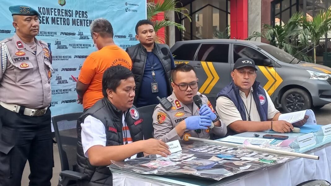 Polisi Ungkap Peredaran Sabu di Menteng, Pria 48 Tahun Ditangkap Bawa 112,13 GRAM* Polisi Ungkap Peredaran Sabu di Menteng, Pria 48 Tahun Ditangkap Bawa 112,13 GRAM*