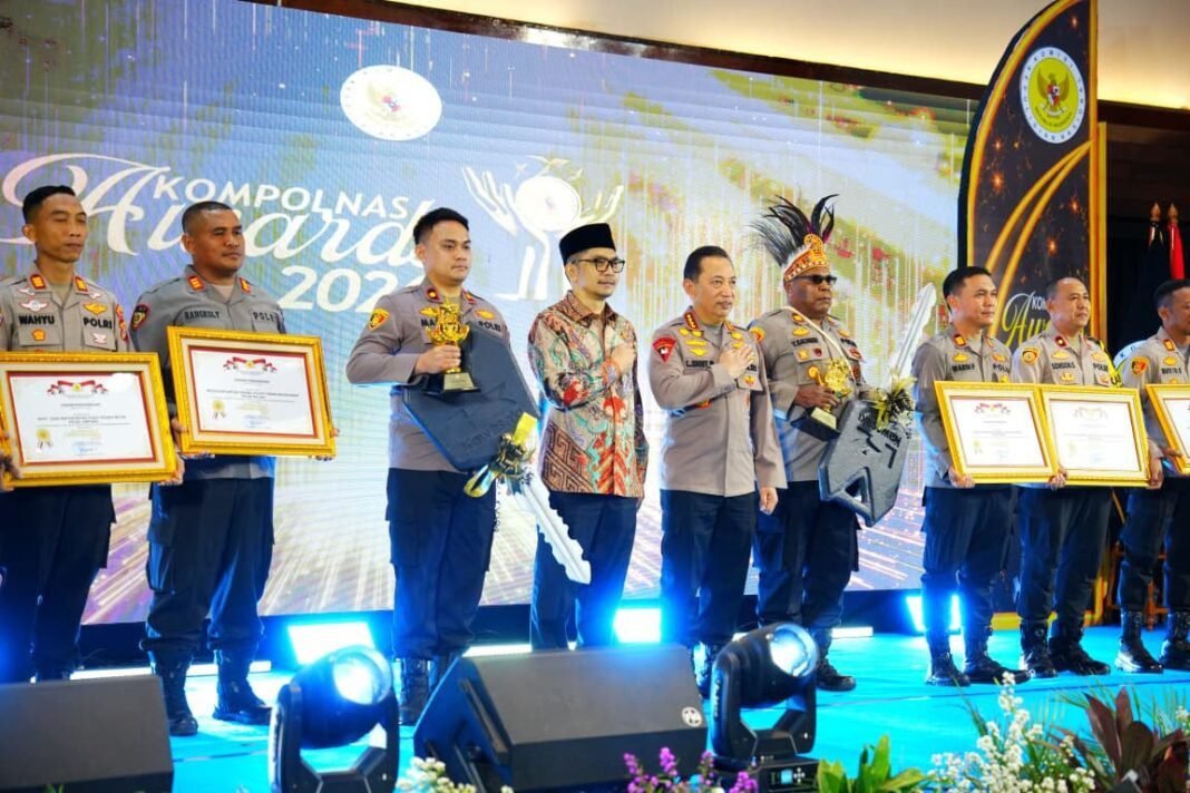 Kapolri: Kompolnas Awards Motivasi Polri Berikan Pelayanan Terbaik* Kapolri: Kompolnas Awards Motivasi Polri Berikan Pelayanan Terbaik*