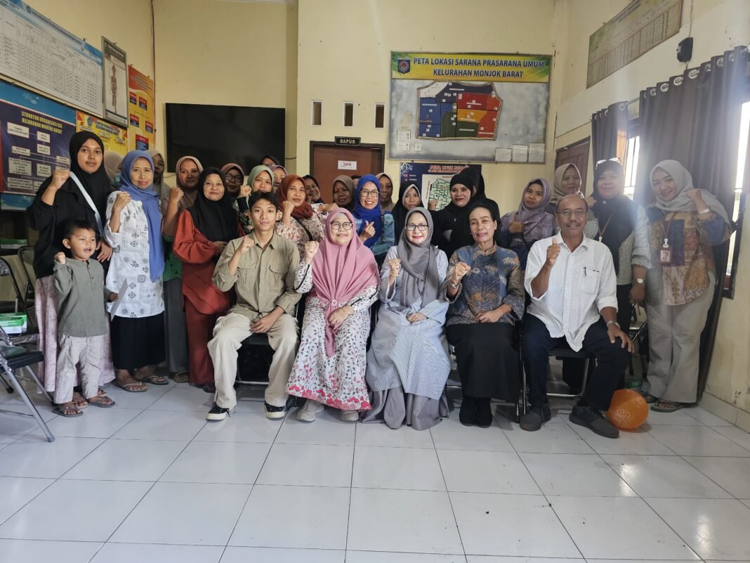 Literasi Digital Jadi Tantangan, IKM Monjok Barat Mulai Beralih ke Transaksi QRIS Literasi Digital Jadi Tantangan, IKM Monjok Barat Mulai Beralih ke Transaksi QRIS