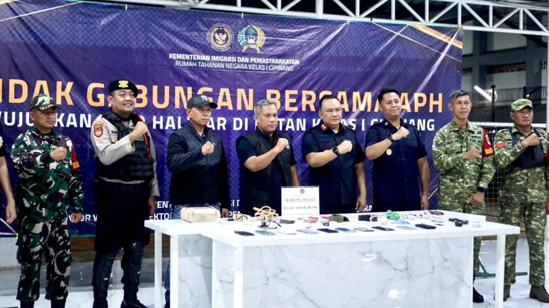Razia Gabungan di Rutan Cipinang, TNI-Polri dan BNN Turun Langsung, Narkoba Tidak Ditemukan Razia Gabungan di Rutan Cipinang, TNI-Polri dan BNN Turun Langsung, Narkoba Tidak Ditemukan