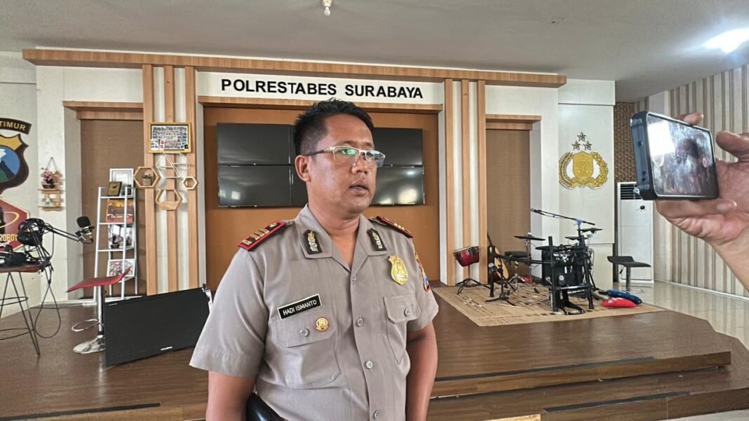 Polrestabes Surabaya Ungkap Komplotan Penukar Kartu ATM Lintas Daerah, Amankan 9 Tersangka Polrestabes Surabaya Ungkap Komplotan Penukar Kartu ATM Lintas Daerah, Amankan 9 Tersangka