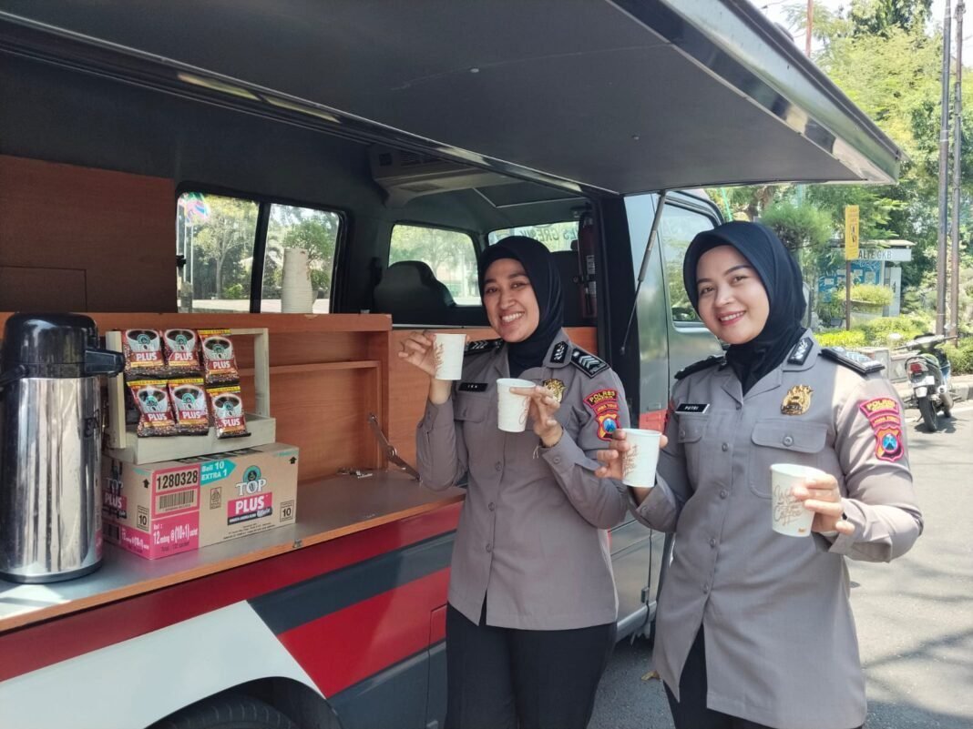 Polres Gresik Gencarkan Inovasi Kopi Keliling Bangun Kedekatan Dengan Warga Ajak Jaga Kamtibmas Polres Gresik Gencarkan Inovasi Kopi Keliling Bangun Kedekatan Dengan Warga Ajak Jaga Kamtibmas