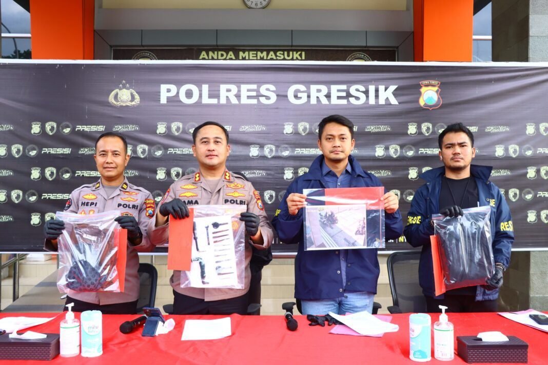 Kapolres Gresik Kembalikan Motor Korban Curanmor, Dua Residivis Diberi Tindakan Tegas Terukur Kapolres Gresik Kembalikan Motor Korban Curanmor, Dua Residivis Diberi Tindakan Tegas Terukur