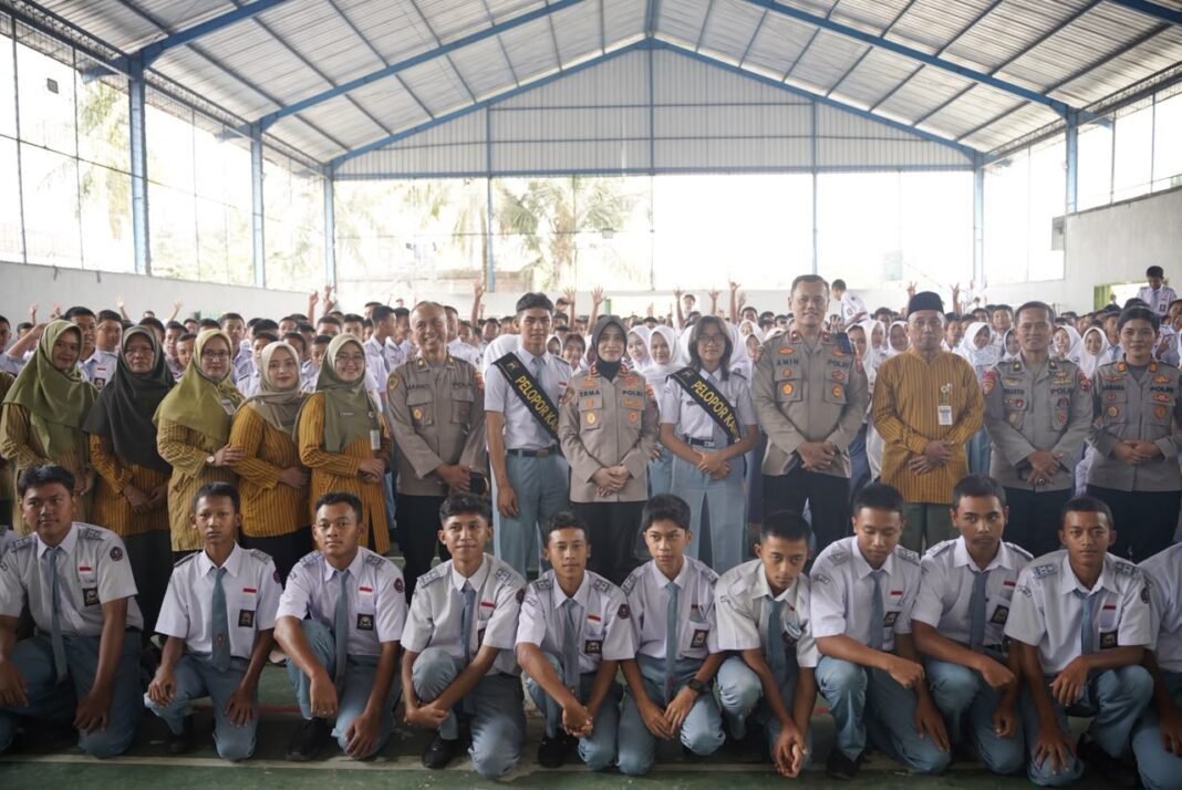 POLRES PURWOREJO MENGGELAR KEGIATAN PEMBINAAN DAN PENYULUHAN DI SMK YAYASAN PENDIDIKAN DAN PEMBANGUNAN POLRES PURWOREJO MENGGELAR KEGIATAN PEMBINAAN DAN PENYULUHAN DI SMK YAYASAN PENDIDIKAN DAN PEMBANGUNAN