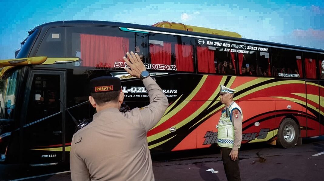 Usai Audiensi di DPR, Polda Metro Jaya Apresiasi Buruh Sampaikan Aspirasi dengan Tertib* Usai Audiensi di DPR, Polda Metro Jaya Apresiasi Buruh Sampaikan Aspirasi dengan Tertib*