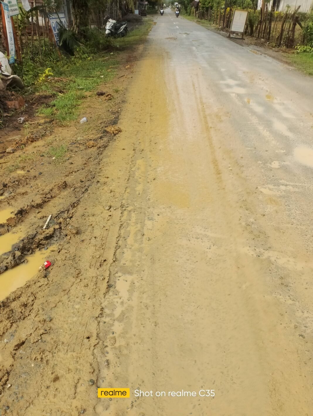 Jalan Licin,Kontraktor Pelaksana Tanggul Tebing Sungai di Ranto Panyang Abaikan Keselamatan Pengendara Jalan Jalan Licin,Kontraktor Pelaksana Tanggul Tebing Sungai di Ranto Panyang Abaikan Keselamatan Pengendara Jalan