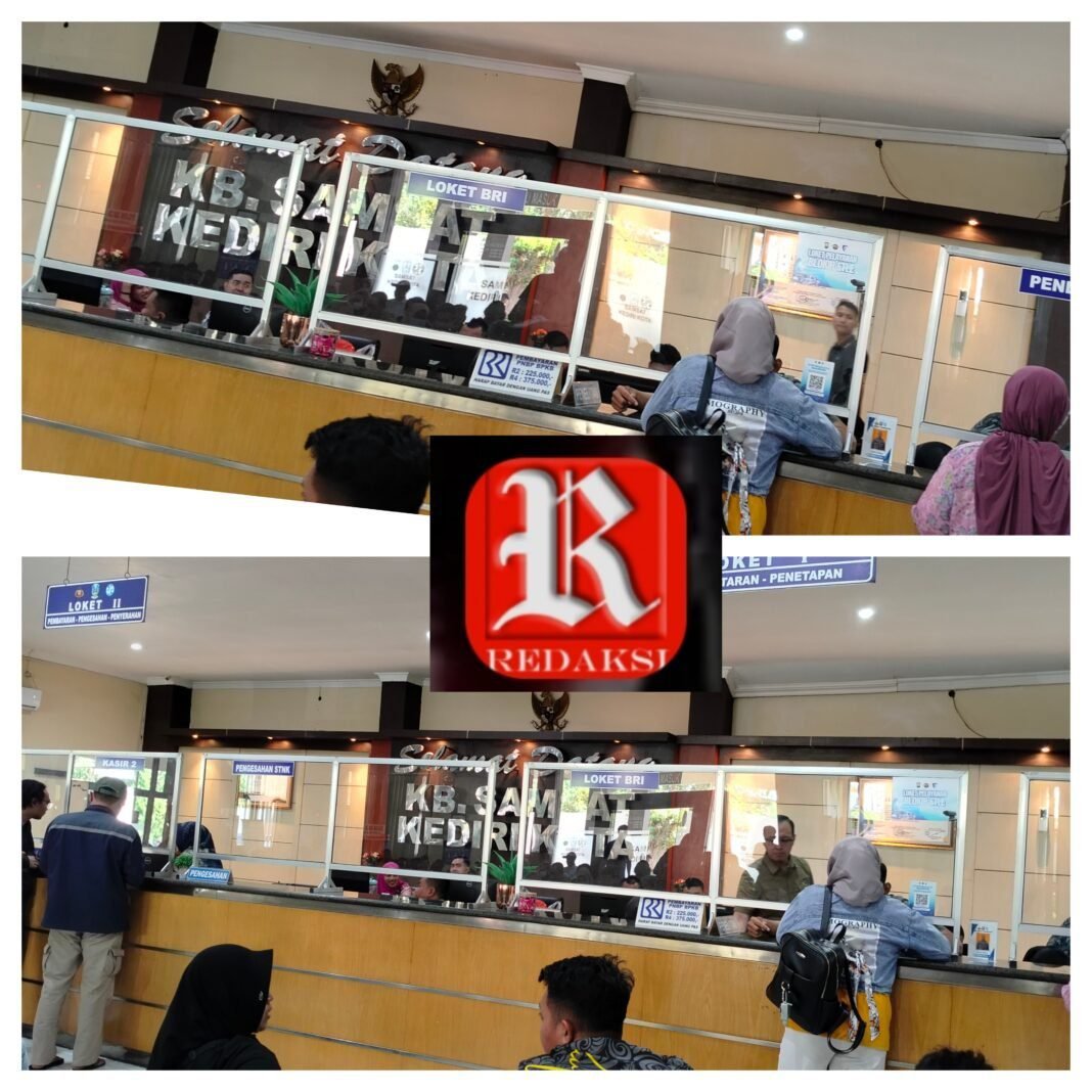 Antusiasme Masyarakat Memadati Samsat Kota Kediri untuk Bayar Pajak Kendaraan Antusiasme Masyarakat Memadati Samsat Kota Kediri untuk Bayar Pajak Kendaraan