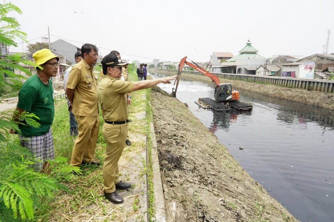 Cegah Banjir, Sachrudin Pantau Normalisasi Sungai dan Penguatan Drainase Cegah Banjir, Sachrudin Pantau Normalisasi Sungai dan Penguatan Drainase