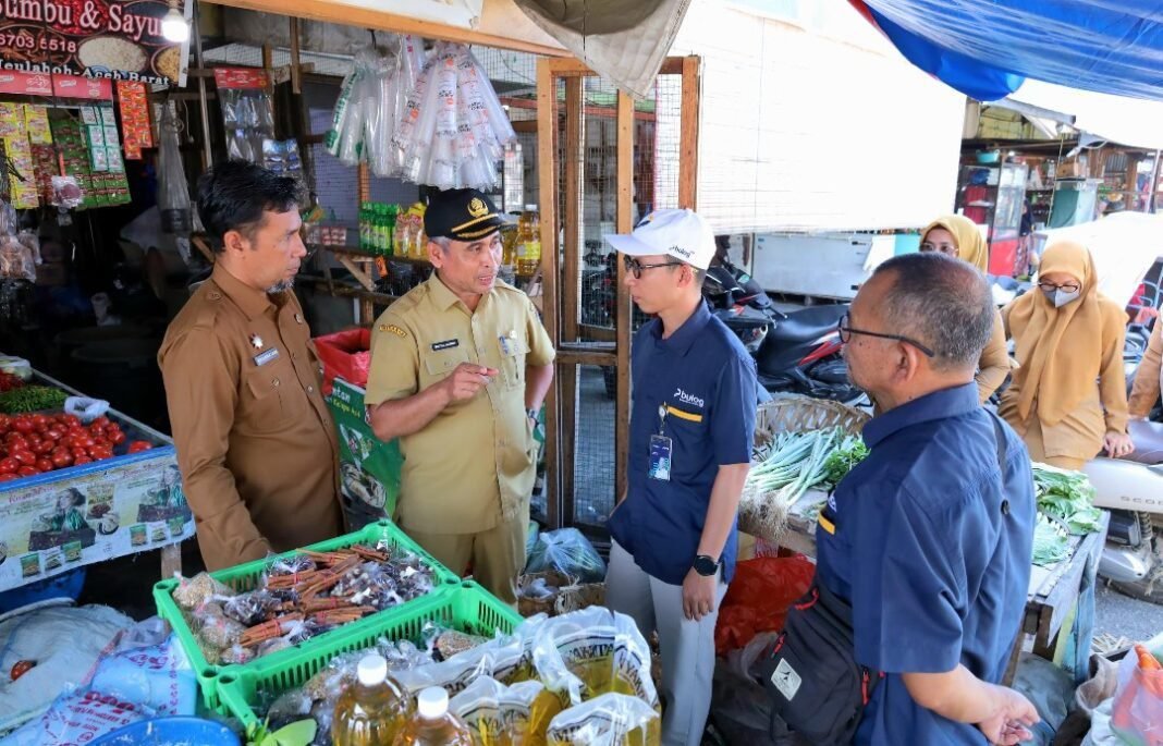 Pemkab Aceh Barat Lakukan Sidak ke Pasar Bina Usaha Pantau Harga Bahan Pokok Pemkab Aceh Barat Lakukan Sidak ke Pasar Bina Usaha Pantau Harga Bahan Pokok