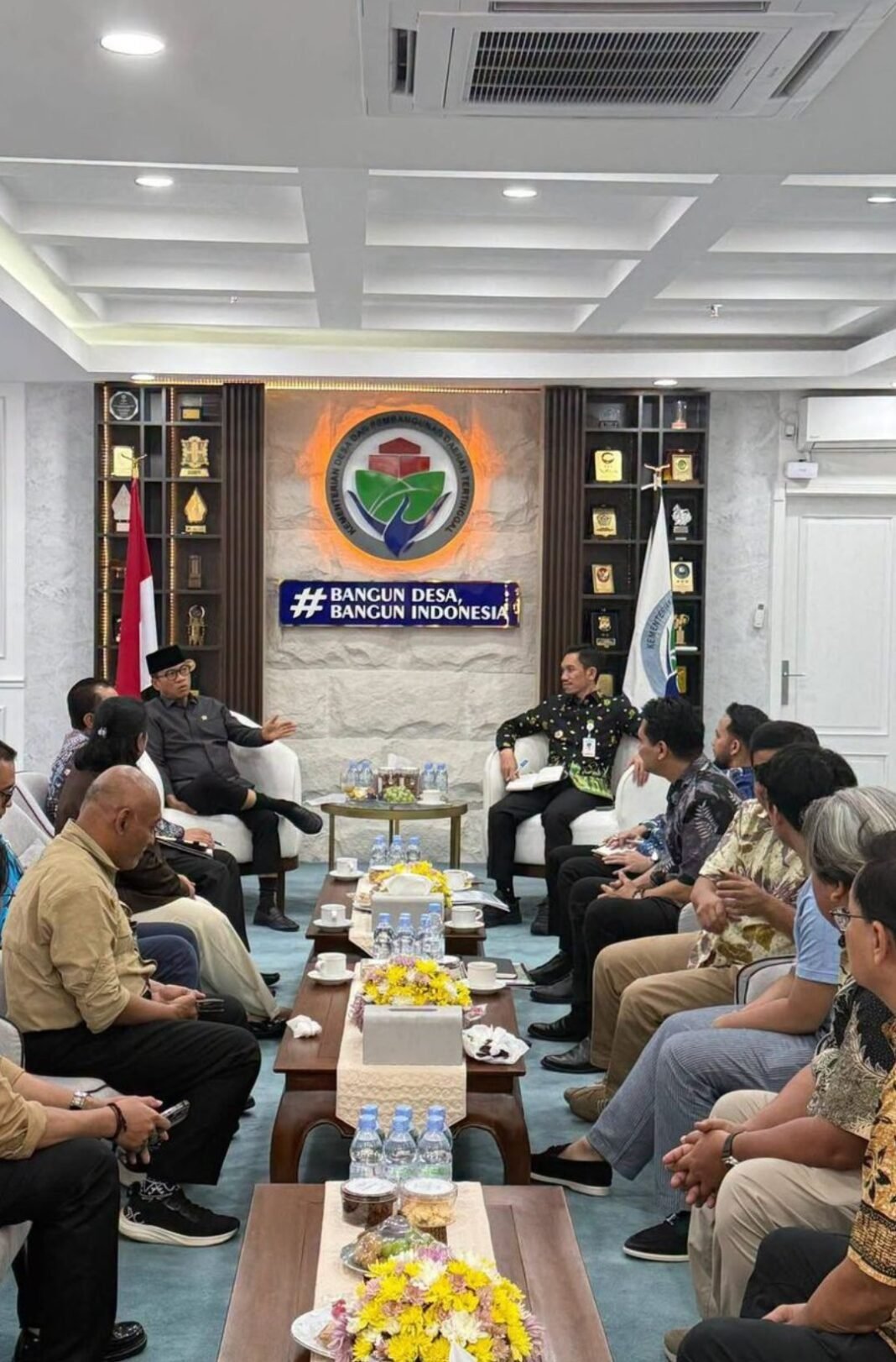 Bupati dan Wakil Bupati Aceh Barat Temui Mendes PDT, Sampaikan Usulan Program Bantuan Pusat Untuk Aceh Barat Bupati dan Wakil Bupati Aceh Barat Temui Mendes PDT, Sampaikan Usulan Program Bantuan Pusat Untuk Aceh Barat