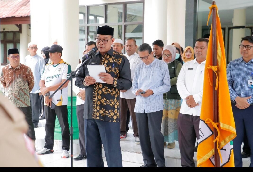 Bupati di Wakili Asisten Administrasi Umum Setdakab Lepas Peserta APOC ,Doa Kami Buat Peserta Semoga Sukses Bupati di Wakili Asisten Administrasi Umum Setdakab Lepas Peserta APOC ,Doa Kami Buat Peserta Semoga Sukses