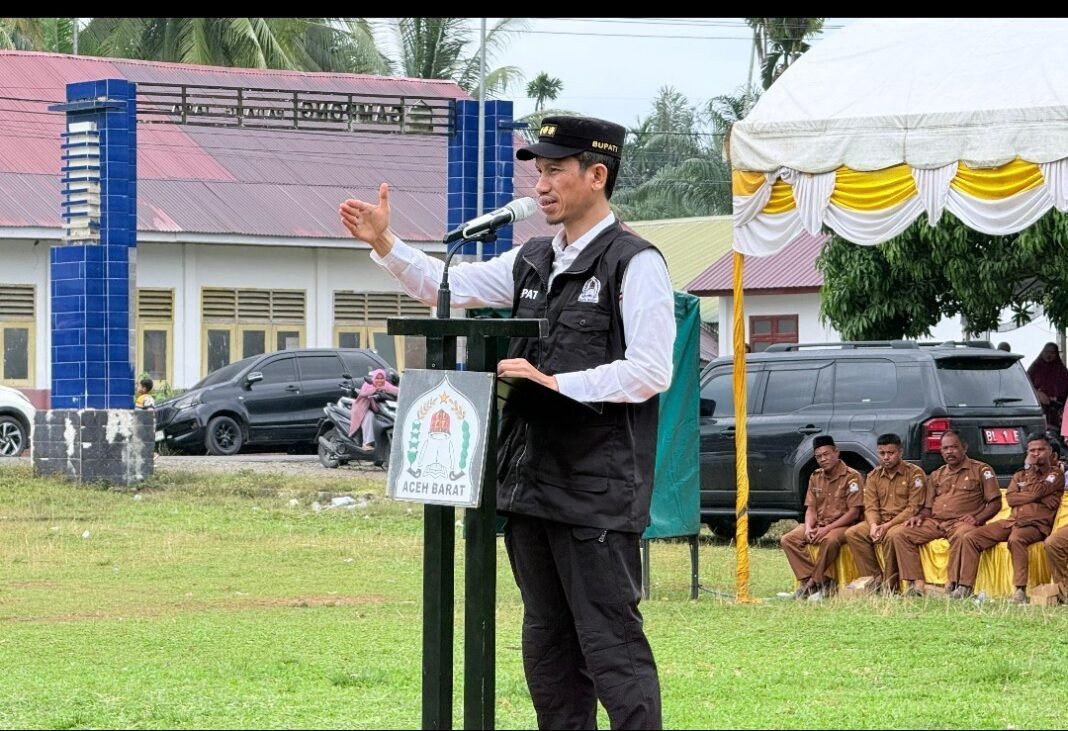 Bupati Tarmizi Pimpin Apel Satlinmas dan Satgas Pageu Gampong Berlangsung di Padang Jawa Kecamatan Woyla Bupati Tarmizi Pimpin Apel Satlinmas dan Satgas Pageu Gampong Berlangsung di Padang Jawa Kecamatan Woyla