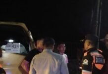 Nekat Melintasi Jalan Tanpa Izin,Petugas Berhentikan Truk Pengangkut Batu Bara