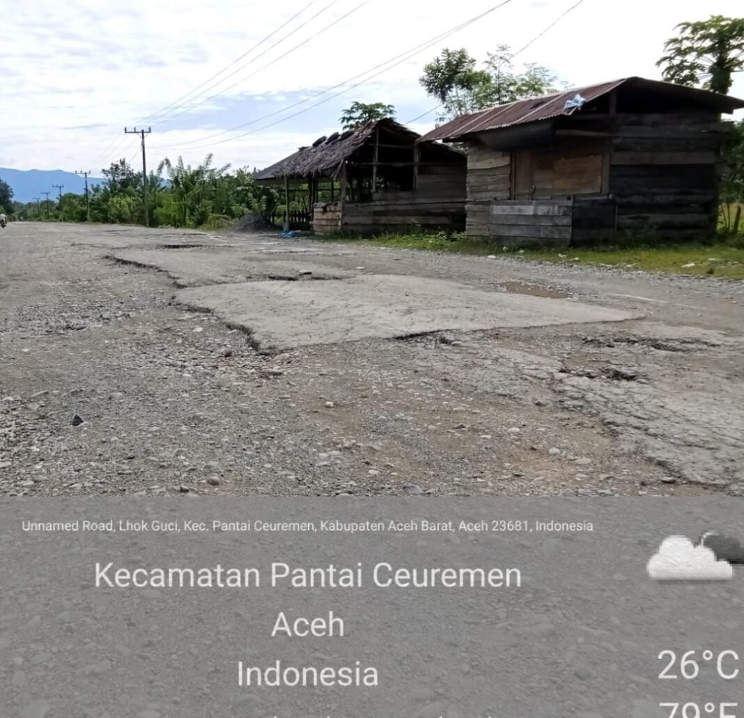 Sejumlah Lubang Hiasi Jalan di Pante Ceureumen, Warga Minta Perbaikan Jalan Jadi Prioritas Pemerintah Sejumlah Lubang Hiasi Jalan di Pante Ceureumen, Warga Minta Perbaikan Jalan Jadi Prioritas Pemerintah