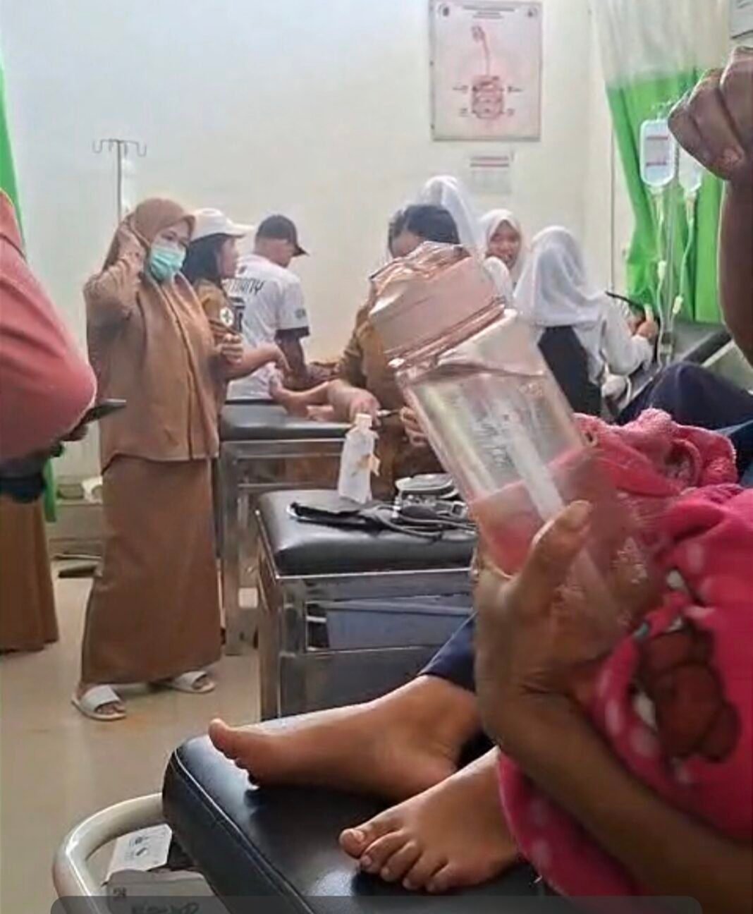12 Siswa SMPN 1 Tabulahan Tumbang Usai Santap Menu SPPG, GMH Sulbar Desak Kepala SPPG Dicopot 12 Siswa SMPN 1 Tabulahan Tumbang Usai Santap Menu SPPG, GMH Sulbar Desak Kepala SPPG Dicopot