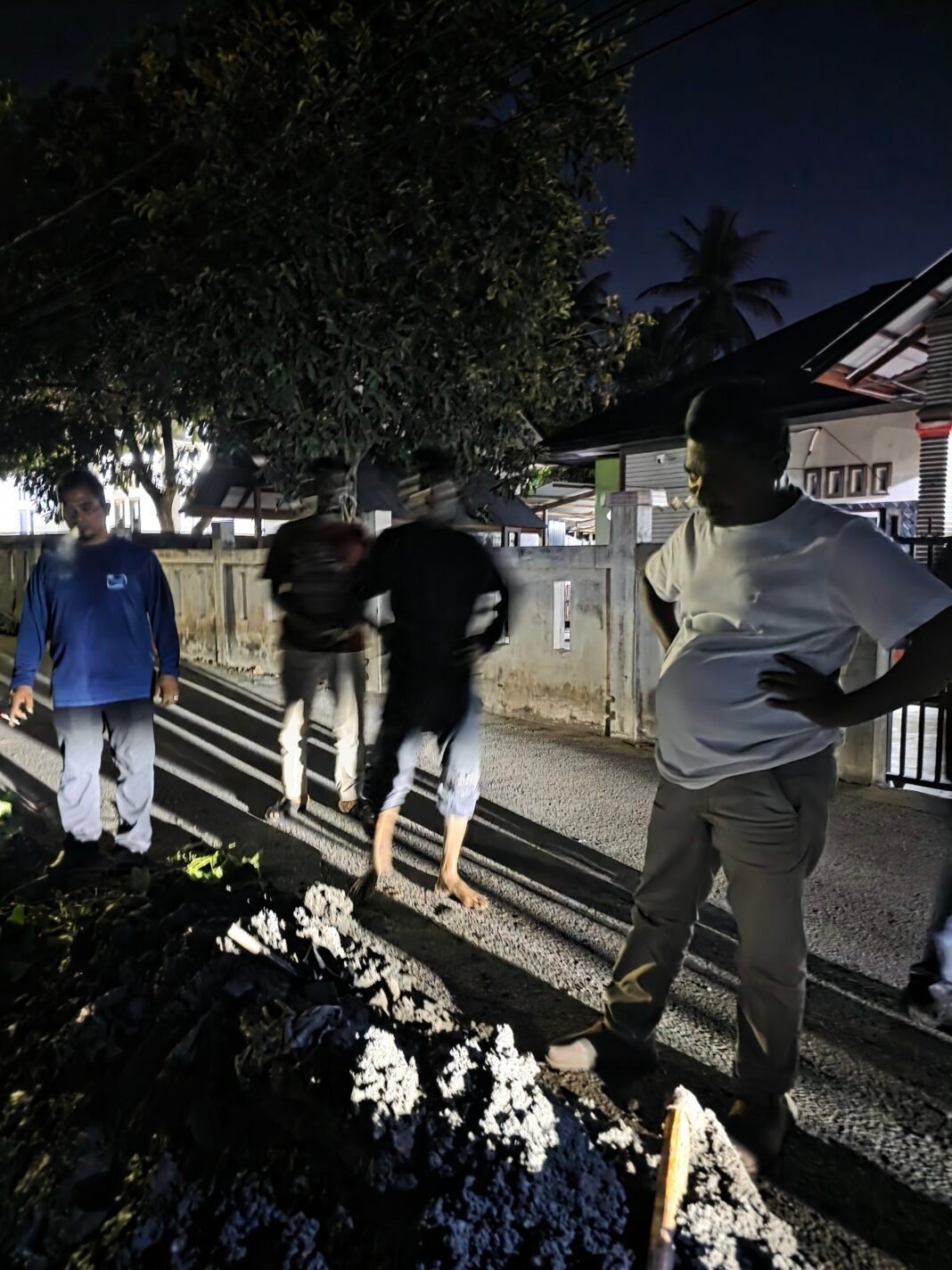 MALAM-MALAM BEDAH JARINGAN: Trandis dan Teknik Siron Tuntaskan Keluhan Air Dusun Putroe Aceh MALAM-MALAM BEDAH JARINGAN: Trandis dan Teknik Siron Tuntaskan Keluhan Air Dusun Putroe Aceh