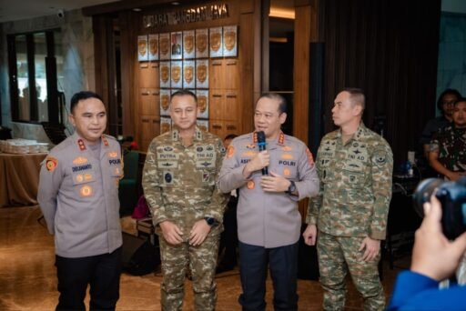 Kapolda Metro Jaya Hadiri Syukuran HUT TNI di Makodam Jaya* Kapolda Metro Jaya Hadiri Syukuran HUT TNI di Makodam Jaya*
