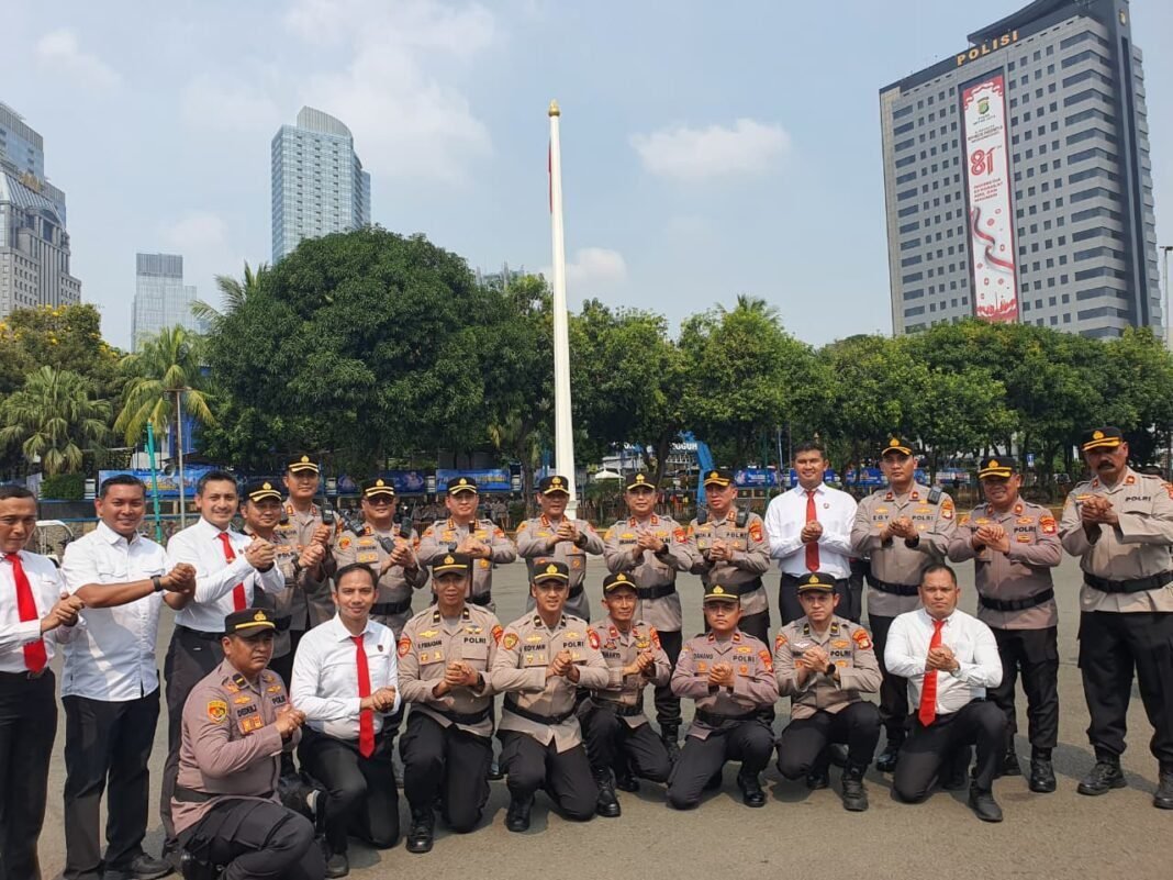 Kapolda Metro Jaya Ajak Seluruh Personel Wujudkan Semangat “Polisi Bersama Masyarakat”* Kapolda Metro Jaya Ajak Seluruh Personel Wujudkan Semangat “Polisi Bersama Masyarakat”*