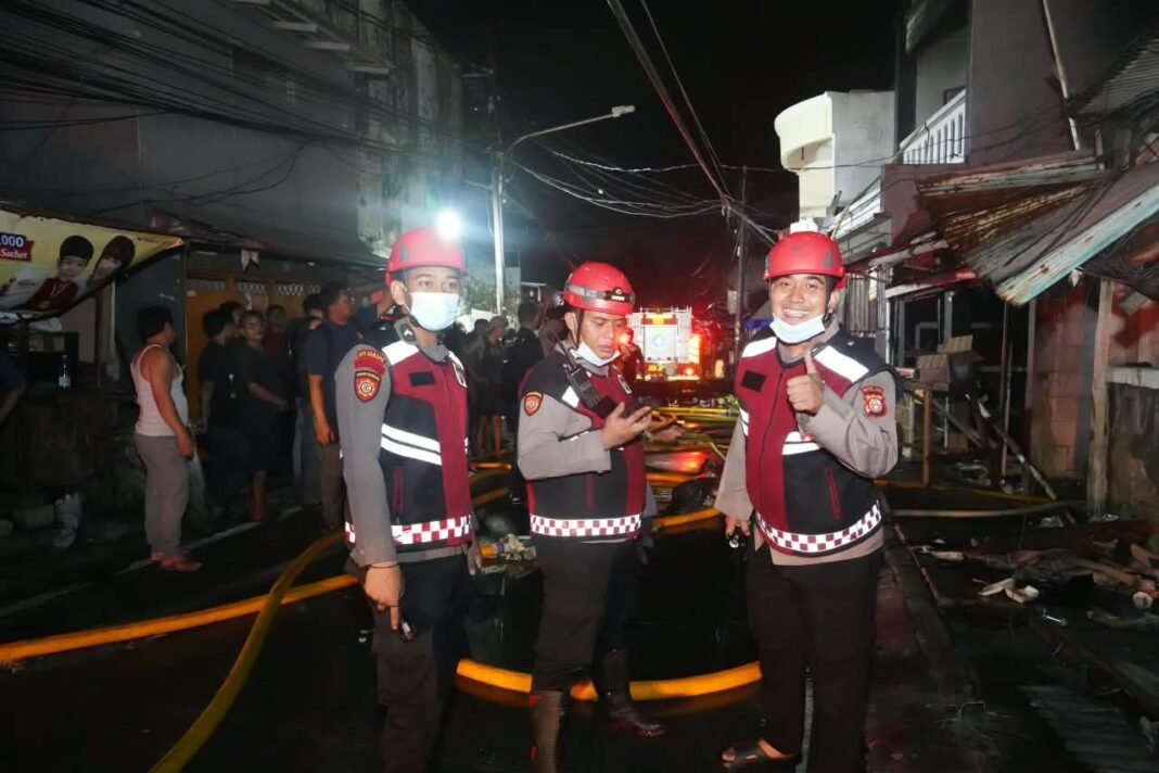 Kebakaran Hanguskan Sekitar 50 Bangunan di Kramat, Polisi Pastikan Tak Ada Korban Jiwa* Kebakaran Hanguskan Sekitar 50 Bangunan di Kramat, Polisi Pastikan Tak Ada Korban Jiwa*