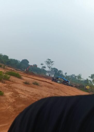 Galian tanah di rengat barat/pekan heran diduga milik oknum TNI!!!? Galian tanah di rengat barat/pekan heran diduga milik oknum TNI!!!?