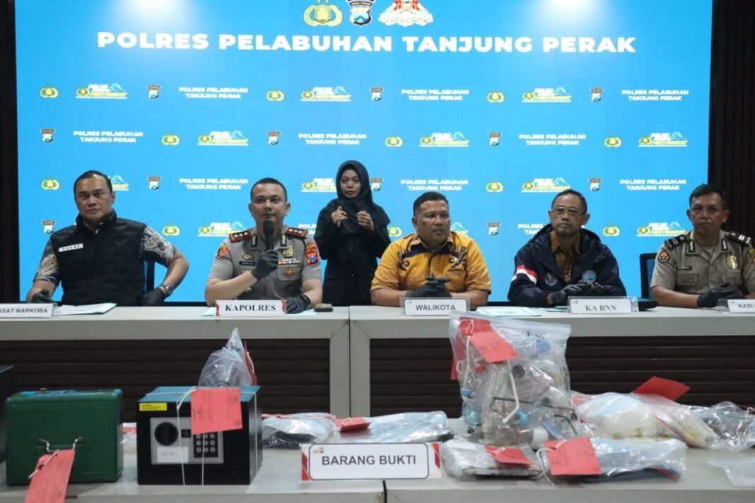 Penindakan Humanis Polres Pelabuhan Tanjung Perak Fasilitasi Rehabilitasi 17 Pecandu Narkoba Jalan Kunti Penindakan Humanis Polres Pelabuhan Tanjung Perak Fasilitasi Rehabilitasi 17 Pecandu Narkoba Jalan Kunti