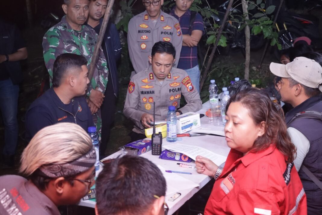 Kapolres Pasuruan Pantau Perkembangan Karhutla di Gunung Ringgit dan Arjuno, Pastikan Penanganan Berjalan Kapolres Pasuruan Pantau Perkembangan Karhutla di Gunung Ringgit dan Arjuno, Pastikan Penanganan Berjalan