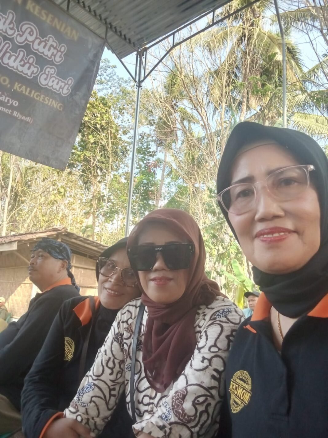 NGURI-URI KEBUDAYAAN, KOMUNITAS PASAR BUDAYA ARAHIWANG GELAR PASAR BUDAYA DI SITUS ARAHIWANG BORO WETAN. NGURI-URI KEBUDAYAAN, KOMUNITAS PASAR BUDAYA ARAHIWANG GELAR PASAR BUDAYA DI SITUS ARAHIWANG BORO WETAN.