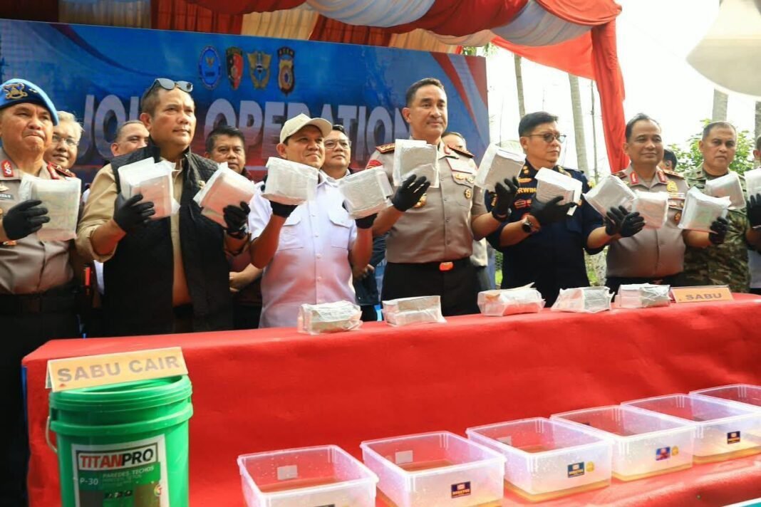 Kapolri Tim Gabungan Sita Hampir 1,2 Ton Sabu Dari Laboratorium Gelap di Aceh Kapolri Tim Gabungan Sita Hampir 1,2 Ton Sabu Dari Laboratorium Gelap di Aceh