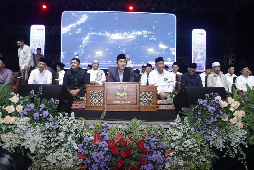 Kapolres Pasuruan Hadiri Pengajian Umum Bersama Gus Igdam Dalam Peringatan Hari Santri Nasional Tahun 2026 Kapolres Pasuruan Hadiri Pengajian Umum Bersama Gus Igdam Dalam Peringatan Hari Santri Nasional Tahun 2026