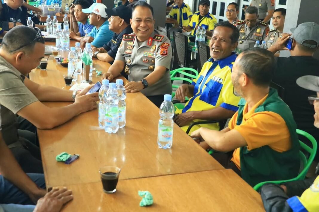 Kapolda Aceh Turun Langsung Temui Masyarakat di Ulee Lheue, Serap Aspirasi dan Perkuat Kamtibmas Kapolda Aceh Turun Langsung Temui Masyarakat di Ulee Lheue, Serap Aspirasi dan Perkuat Kamtibmas
