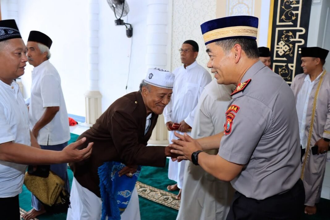Kapolda Maluku Utara Gelar Jumat Keliling di Ternate Tengah, Serukan Pentingnya Persaudaraan Kapolda Maluku Utara Gelar Jumat Keliling di Ternate Tengah, Serukan Pentingnya Persaudaraan