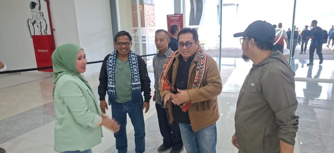 Pimpinan Pusat SMSI Tiba di Mamuju, Pelantikan Pengurus Sulbar Periode 2026–2030 Siap Digelar Pimpinan Pusat SMSI Tiba di Mamuju, Pelantikan Pengurus Sulbar Periode 2026–2030 Siap Digelar