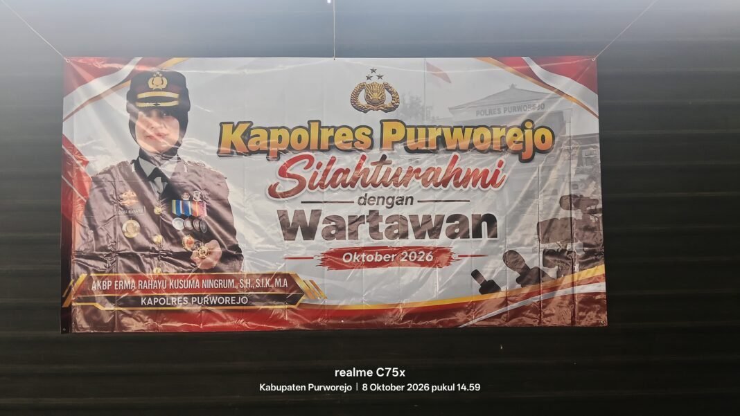 Kapolres Purworejo yg baru AKBP Erma Rahayu Gelar Silaturahmi dengan Wartawan di Warmindo Depan DPRD Kapolres Purworejo yg baru AKBP Erma Rahayu Gelar Silaturahmi dengan Wartawan di Warmindo Depan DPRD