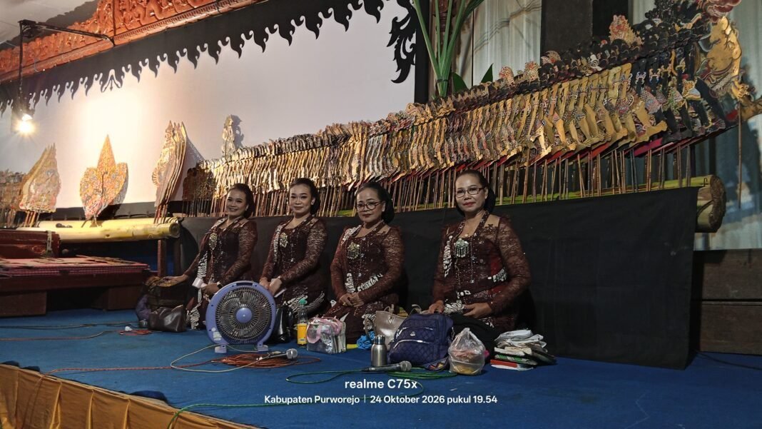 PAGELARAN WAYANG KULIT SEMALAM SUNTUK LAKON “WAHYU PONCO DARMO” MERIAHKAN MERTI DESA CLAPAR, BAGELEN PAGELARAN WAYANG KULIT SEMALAM SUNTUK LAKON “WAHYU PONCO DARMO” MERIAHKAN MERTI DESA CLAPAR, BAGELEN